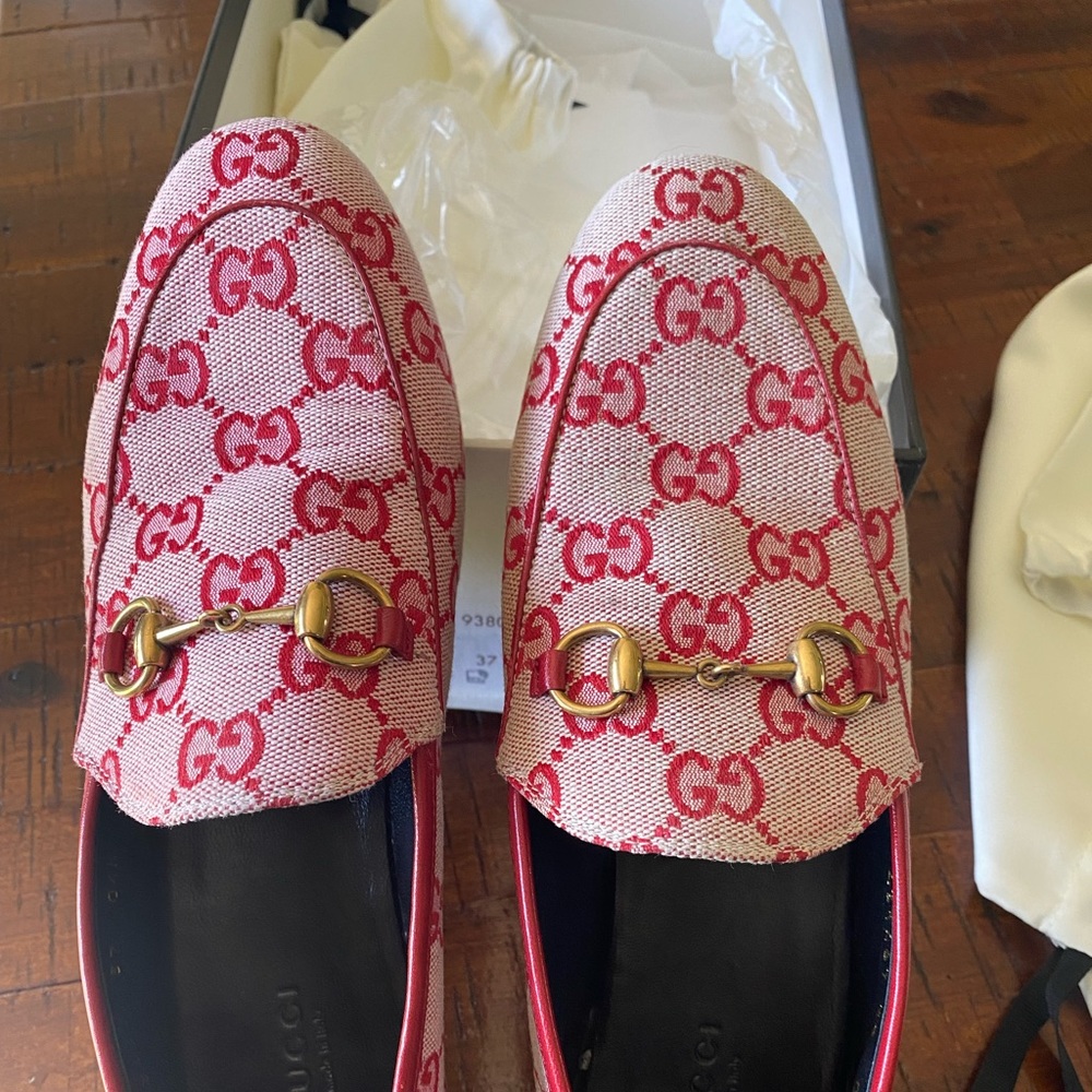 ***very loved reposhed" Gucci loafers. Worn many times.